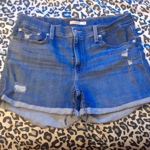 Levi's Pants - Womens levis mid length shorts size 33